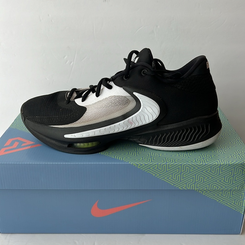 Nike Zoom Freak 4 TB Size 11 Black White - Performance Basketball Shoes